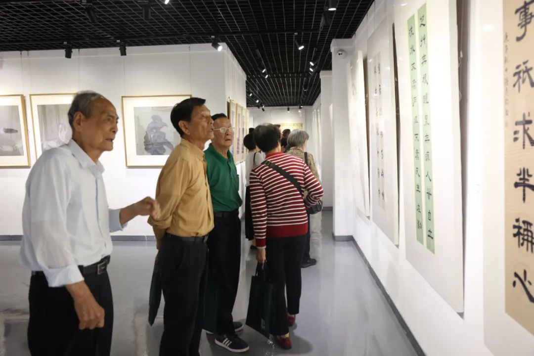 钟丽珍、张健仪书画作品展在黄连画家艺术村成功举行