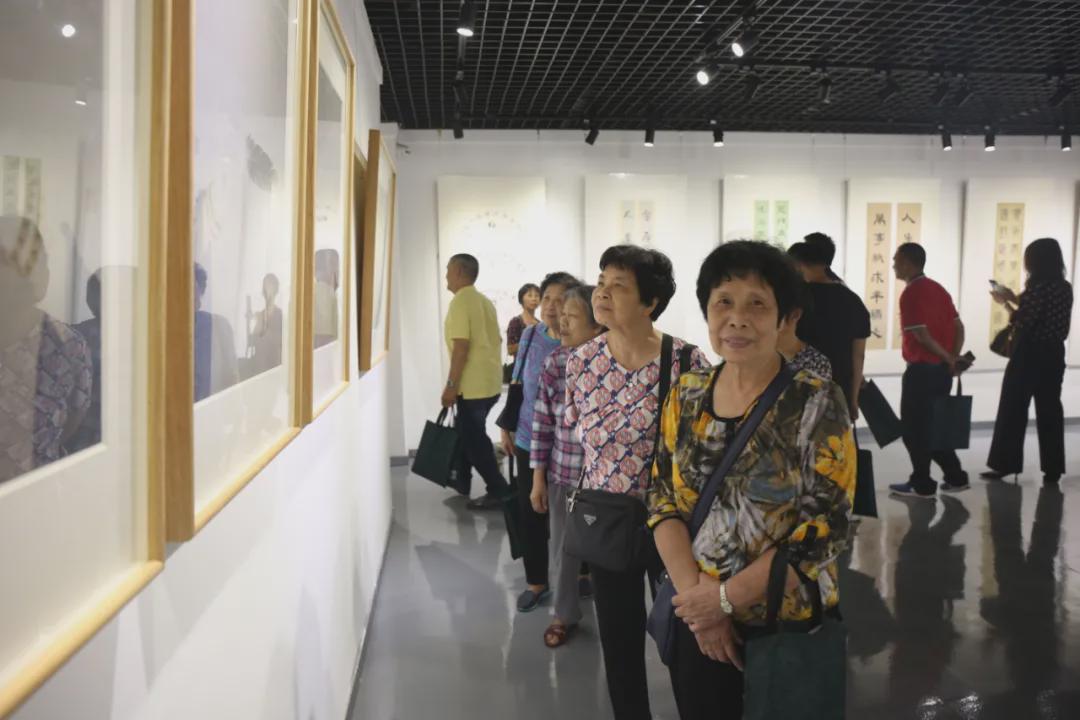 钟丽珍、张健仪书画作品展在黄连画家艺术村成功举行