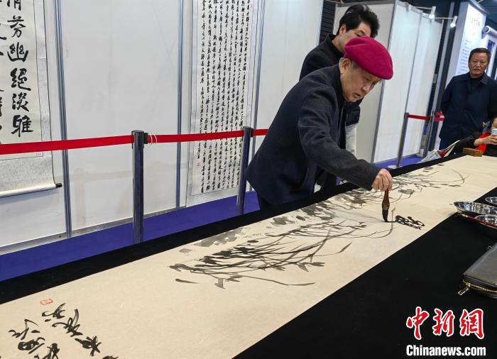 第二届中国春兰节举行 “兰花百咏”书画印展“绚丽绽放”