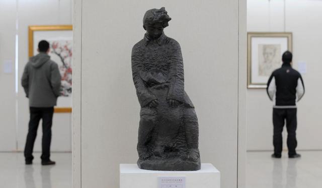 敦煌的女儿们|何鄂:我能奉献给时代的,唯有源自敦煌的雕塑