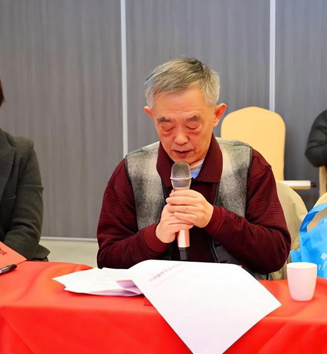 思勤高娃敬献书法作品《东方神》纪念毛泽东同志诞辰132周年