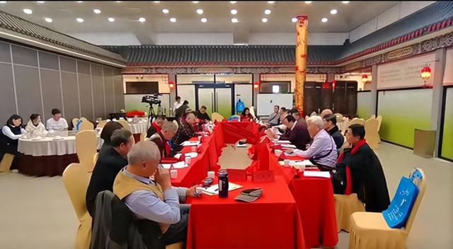 思勤高娃敬献书法作品《东方神》纪念毛泽东同志诞辰132周年