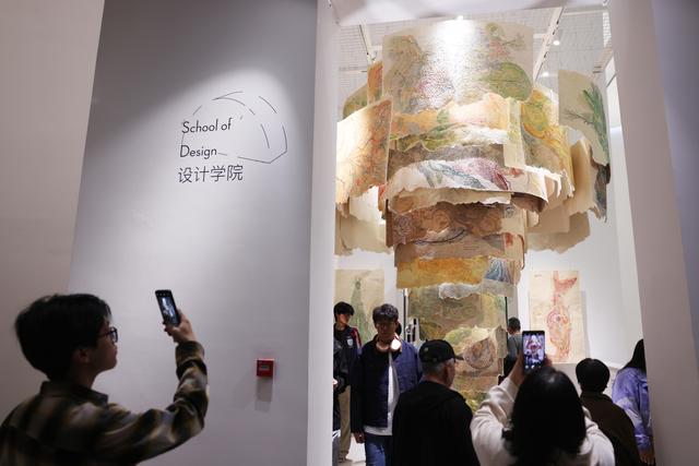 中央美术学院研究生毕业作品展开启，多个作品与人工智能相结合