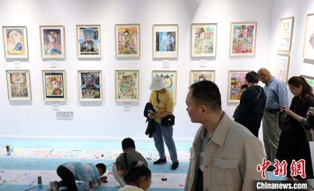 “天生艺术家”美术展在乌鲁木齐举办