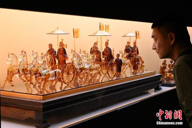 “琉光璃彩——淄博琉璃艺术展”在中国国家博物馆开幕