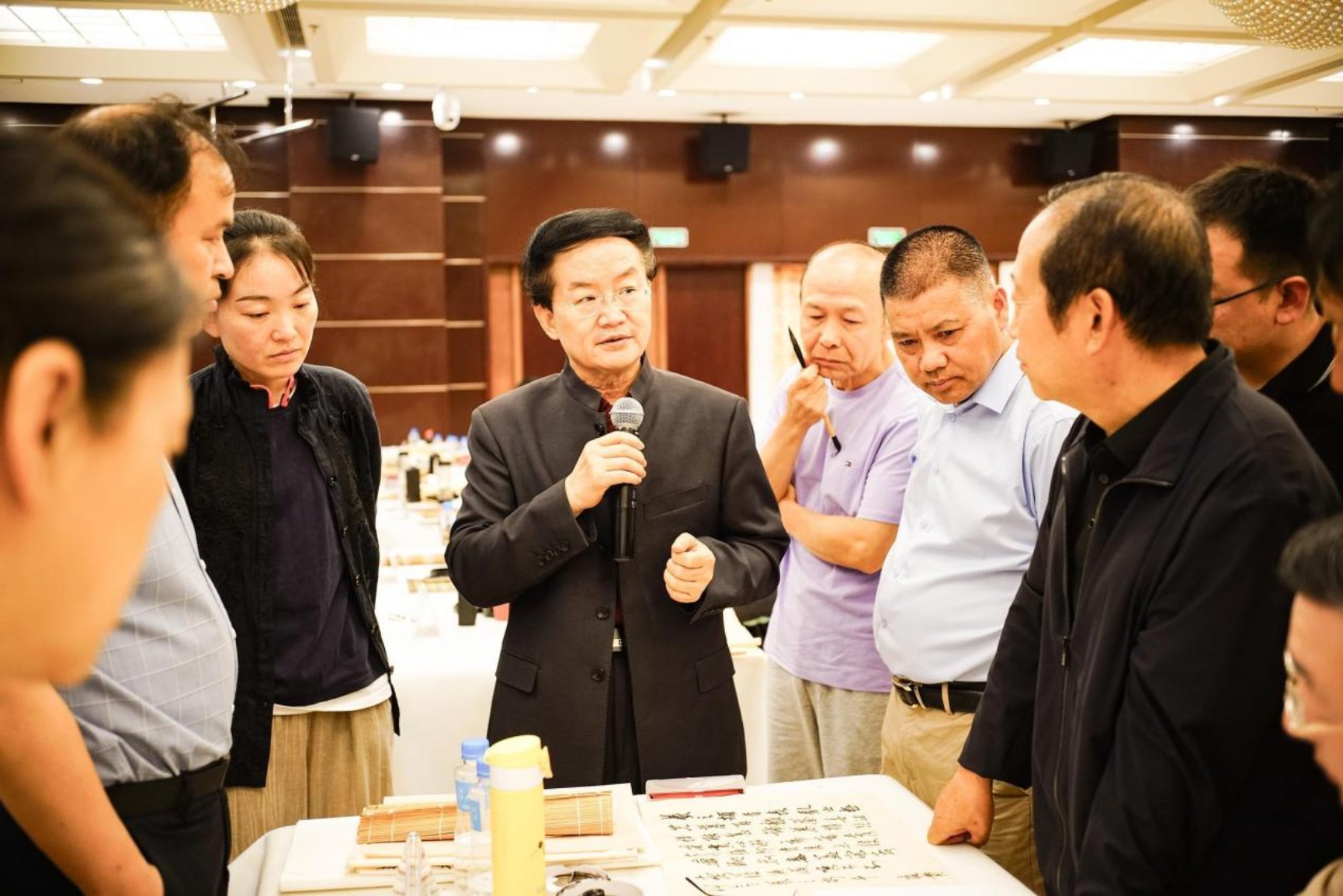 12 王岳川教授指导学员临摹-4