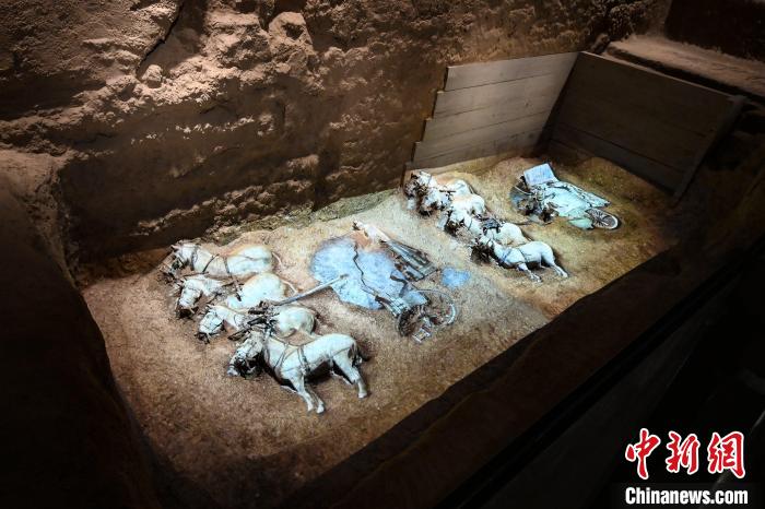 秦陵彩绘铜车马展览获全国博物馆十大陈列展览精品奖